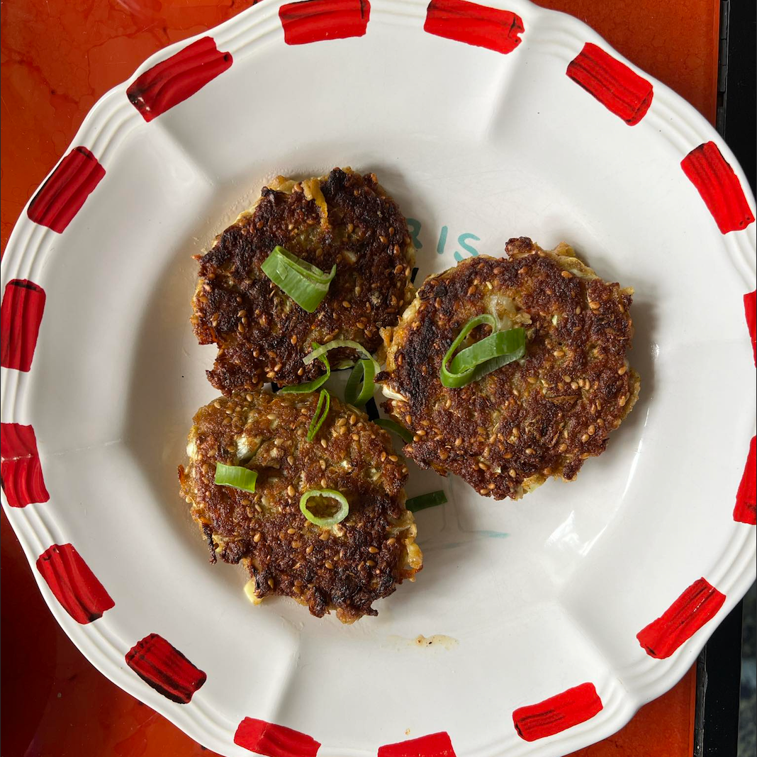 linsefrikadeller, linse deller, vegetar frikadeller, nemme linsefrikadeller, opskrift på linsefrikadeller, grønne frikadeller, linsedeller, sunde frikadeller,